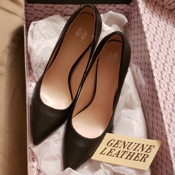 Victoria Secret  4" Leather Point Toe Stilettos - Picture 3 of 8